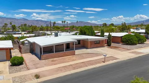 9051 E Cooper St, Tucson, AZ 85710