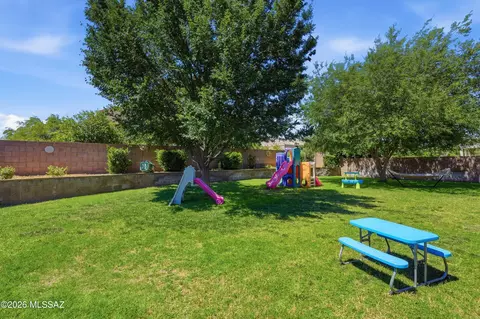 Exterior - 10650 E Bridgeport St, Tucson, AZ 85747 photo 8 of 9