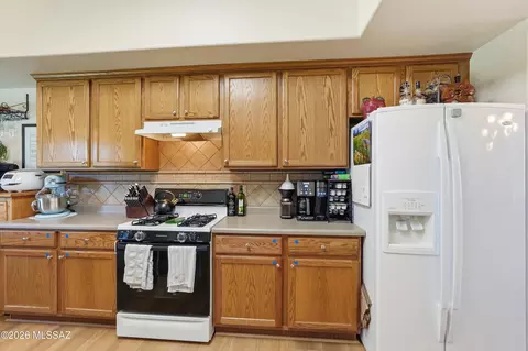 Kitchen - 10650 E Bridgeport St, Tucson, AZ 85747 photo 4 of 4