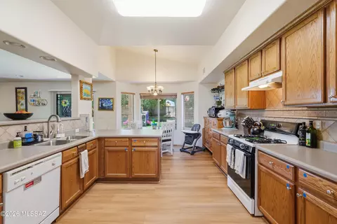 Kitchen - 10650 E Bridgeport St, Tucson, AZ 85747 photo 1 of 4