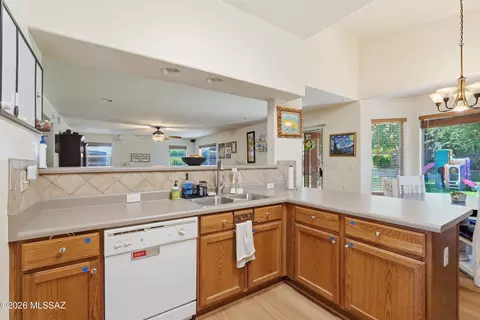 Kitchen - 10650 E Bridgeport St, Tucson, AZ 85747 photo 2 of 4
