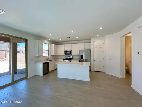 7842 S Star Wash Loop, Tucson, AZ 85757 photo 4