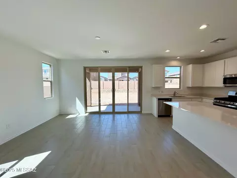 7842 S Star Wash Loop, Tucson, AZ 85757 photo 2