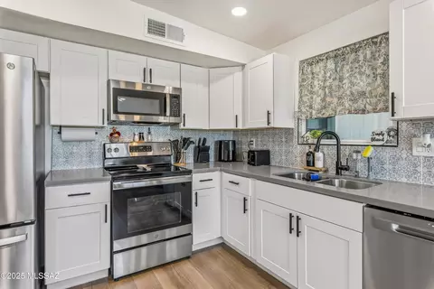 Kitchen - 8448 E Ruby Dr, Tucson, AZ 85730 photo 2 of 3
