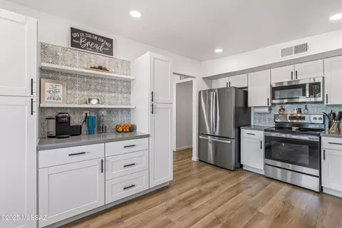 Kitchen - 8448 E Ruby Dr, Tucson, AZ 85730 photo 1 of 3