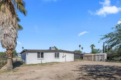 Exterior - 8448 E Ruby Dr, Tucson, AZ 85730 photo 4 of 5