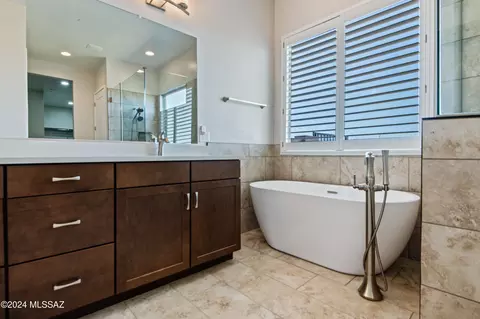 Bath - 10556 E Ocotillo Rim Trl, Vail, AZ 85641 photo 1 of 5