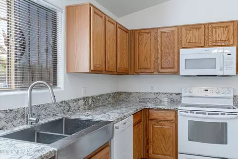 Kitchen - 4029 E Big Game Pl, Tucson, AZ 85706 photo 3 of 5
