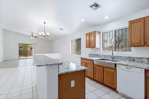 Kitchen - 4029 E Big Game Pl, Tucson, AZ 85706 photo 5 of 5