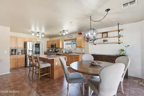 Kitchen - 13726 E Shadow Pines Ln, Vail, AZ 85641 photo 4 of 4