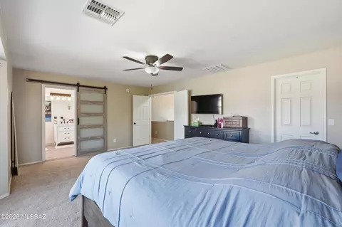 Bedroom - 13726 E Shadow Pines Ln, Vail, AZ 85641 photo 2 of 7
