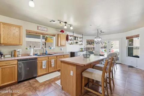 Kitchen - 13726 E Shadow Pines Ln, Vail, AZ 85641 photo 1 of 4