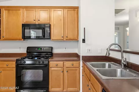 Kitchen - 12757 E Hartshorn Pass, Vail, AZ 85641 photo 7 of 7