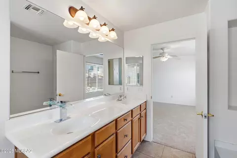 Bath - 12757 E Hartshorn Pass, Vail, AZ 85641 photo 2 of 4