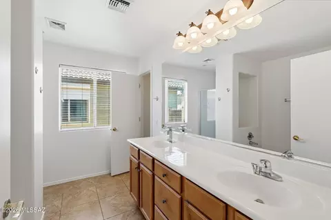 Bath - 12757 E Hartshorn Pass, Vail, AZ 85641 photo 1 of 4