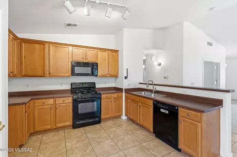 Kitchen - 12757 E Hartshorn Pass, Vail, AZ 85641 photo 2 of 7