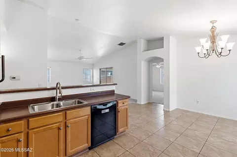 Kitchen - 12757 E Hartshorn Pass, Vail, AZ 85641 photo 5 of 7