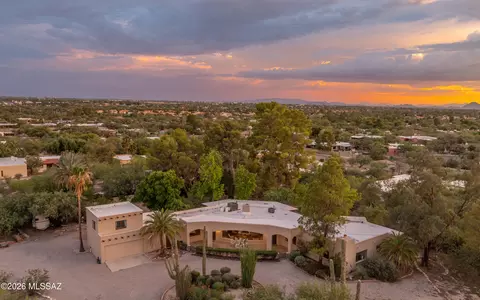 7944 E Cloud Rd, Tucson, AZ 85750