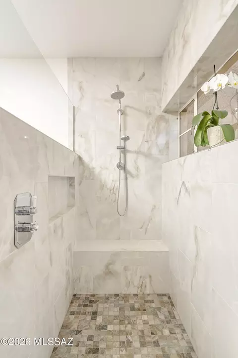 Bath - 7944 E Cloud Rd, Tucson, AZ 85750 photo 4 of 8
