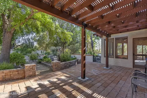 Exterior - 7944 E Cloud Rd, Tucson, AZ 85750 photo 4 of 8