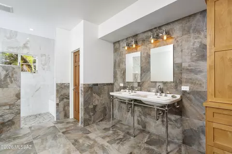 Bath - 7944 E Cloud Rd, Tucson, AZ 85750 photo 1 of 8