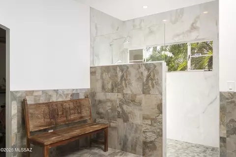 Bath - 7944 E Cloud Rd, Tucson, AZ 85750 photo 3 of 8