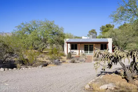 Exterior - 7944 E Cloud Rd, Tucson, AZ 85750 photo 6 of 8