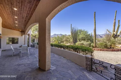 Exterior - 7944 E Cloud Rd, Tucson, AZ 85750 photo 1 of 8