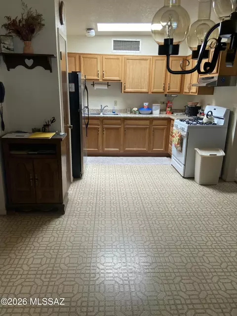 Kitchen - 310 W Canada St, Tucson, AZ 85706 photo 2 of 2