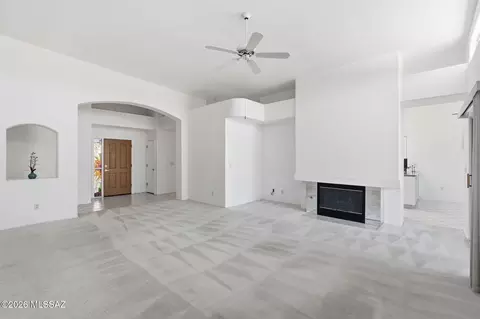 529 E Squirrel Tail Dr, Tucson, AZ 85704 photo 4