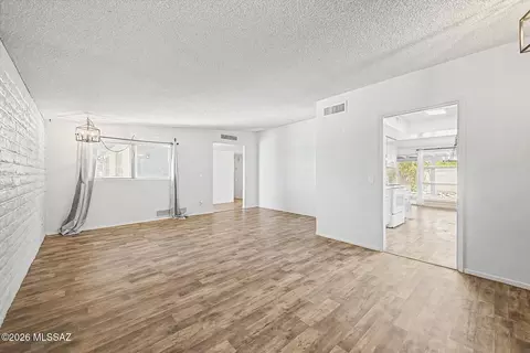 Living - 8965 E 35th Cir, Tucson, AZ 85710 photo 3 of 5