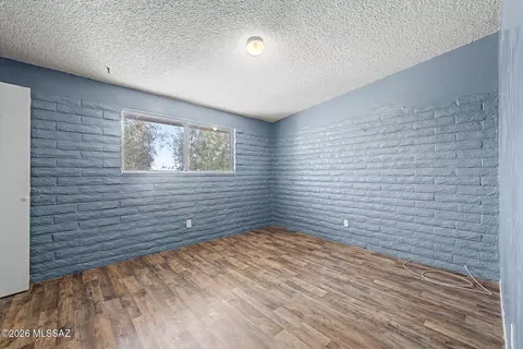 Bedroom - 8965 E 35th Cir, Tucson, AZ 85710 photo 2 of 3
