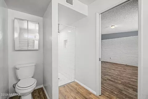 Bath - 8965 E 35th Cir, Tucson, AZ 85710 photo 1 of 3