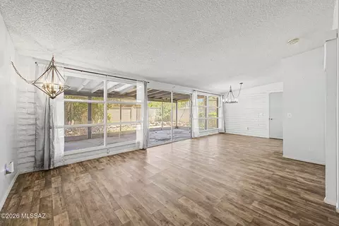 Living - 8965 E 35th Cir, Tucson, AZ 85710 photo 5 of 5