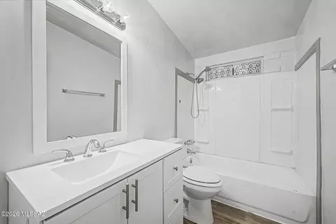 Bath - 8965 E 35th Cir, Tucson, AZ 85710 photo 3 of 3