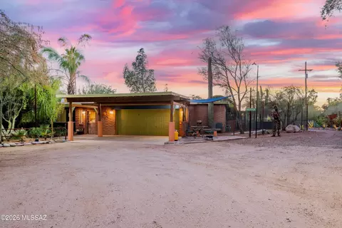 8851 N Loeffler Ln, Tucson, AZ 85742