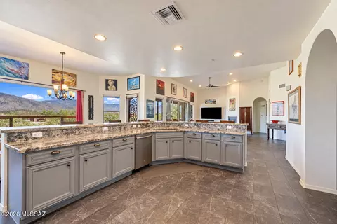 Kitchen - 14589 E Circle Q Rnch, Vail, AZ 85641 photo 4 of 5