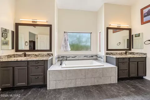 Bath - 14589 E Circle Q Rnch, Vail, AZ 85641 photo 1 of 1