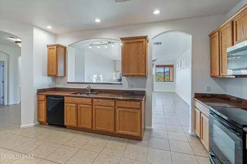 Kitchen - 13965 E Lazy Jake Ln, Vail, AZ 85641 photo 2 of 3