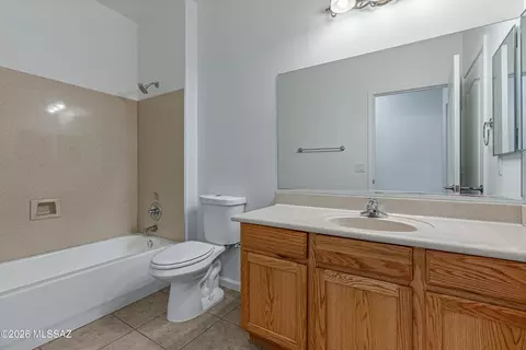 Bath - 13965 E Lazy Jake Ln, Vail, AZ 85641 photo 3 of 4