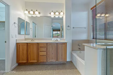 Bath - 13965 E Lazy Jake Ln, Vail, AZ 85641 photo 1 of 4