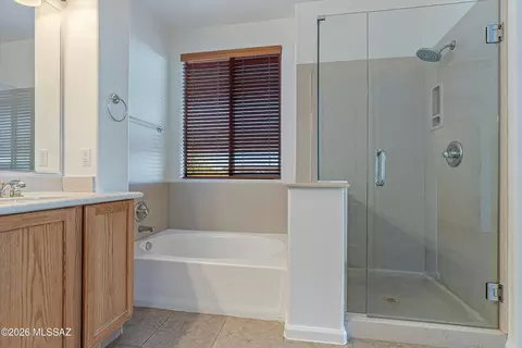 Bath - 13965 E Lazy Jake Ln, Vail, AZ 85641 photo 2 of 4