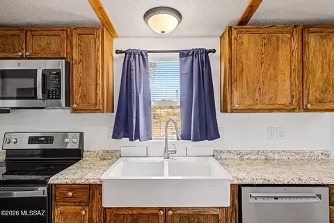 Kitchen - 13875 E Collie Dr, Vail, AZ 85641 photo 3 of 3