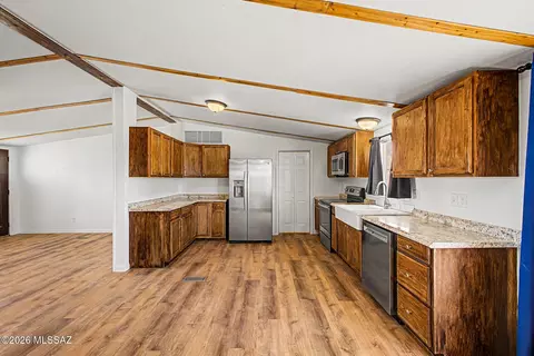 Kitchen - 13875 E Collie Dr, Vail, AZ 85641 photo 2 of 3