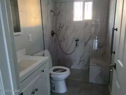 Bath - 600 E River Rd # C, Tucson, AZ 85704 photo 1 of 2