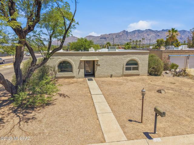 2501 E Greenlee Pl, Tucson, AZ 85716