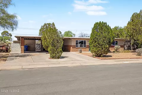 6470 E Calle Luna, Tucson, AZ 85710