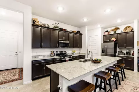 Kitchen - 17629 S Ridgerunner Dr, Vail, AZ 85641 photo 4 of 8