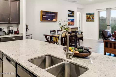 Kitchen - 17629 S Ridgerunner Dr, Vail, AZ 85641 photo 6 of 8