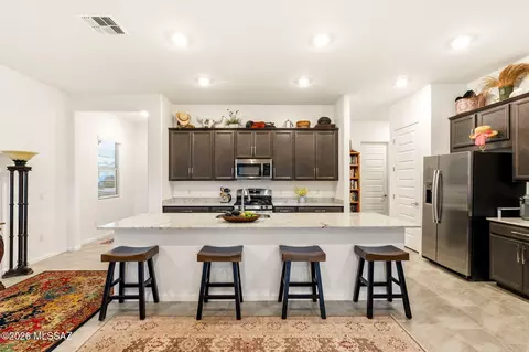 Kitchen - 17629 S Ridgerunner Dr, Vail, AZ 85641 photo 3 of 8